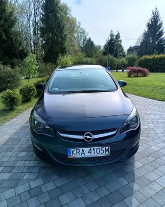 Opel Astra cena 30000 przebieg: 130000, rok produkcji 2013 z Golina małe 277